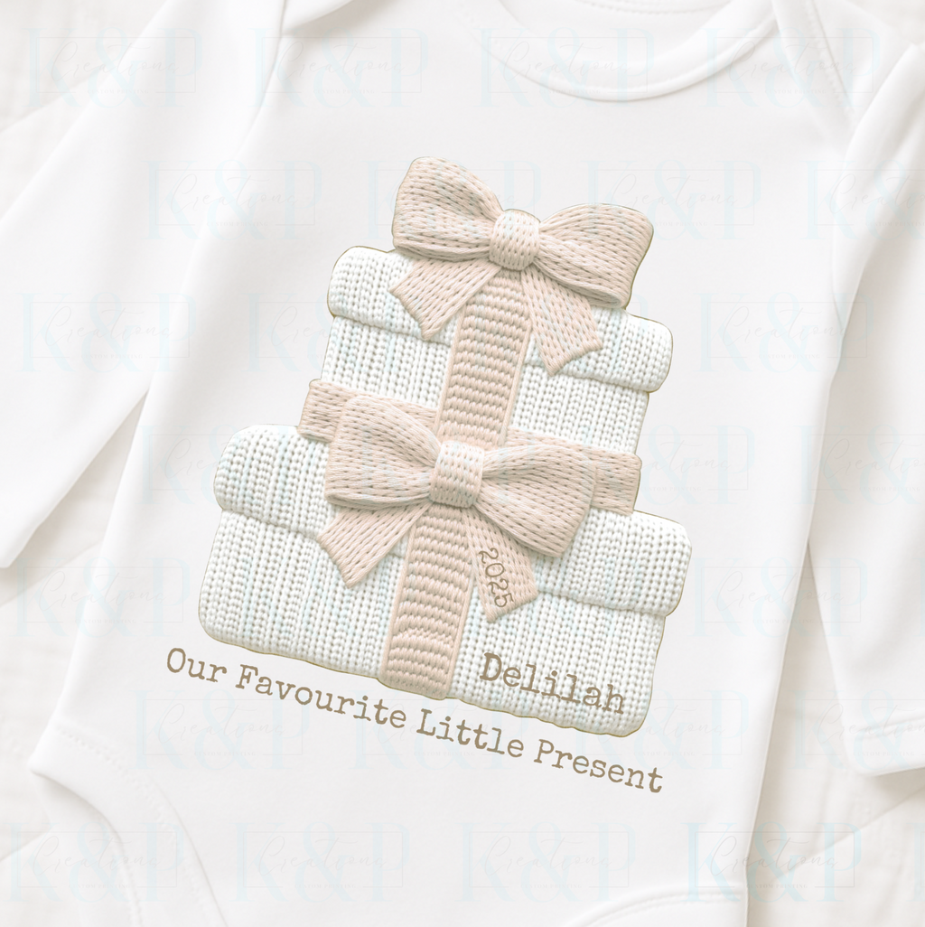 embroidered style present baby t-shirt